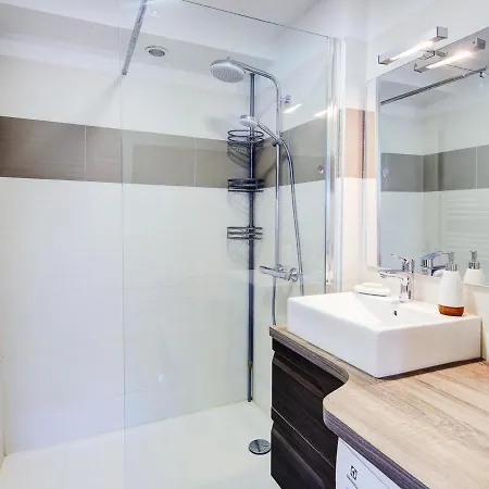 A Sete, 55m², Proche Plage, Parking, Wifi - Fr-1-338-511